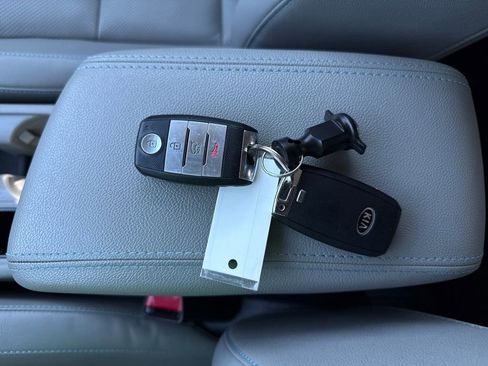 Used 2019 Kia Niro EX Premium w/ Sunroof Package FWD image 31