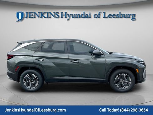 New 2026 Hyundai Tucson Blue SE image 3