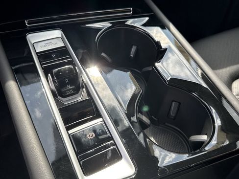 Used 2025 Volkswagen Atlas Peak Edition SE image 19