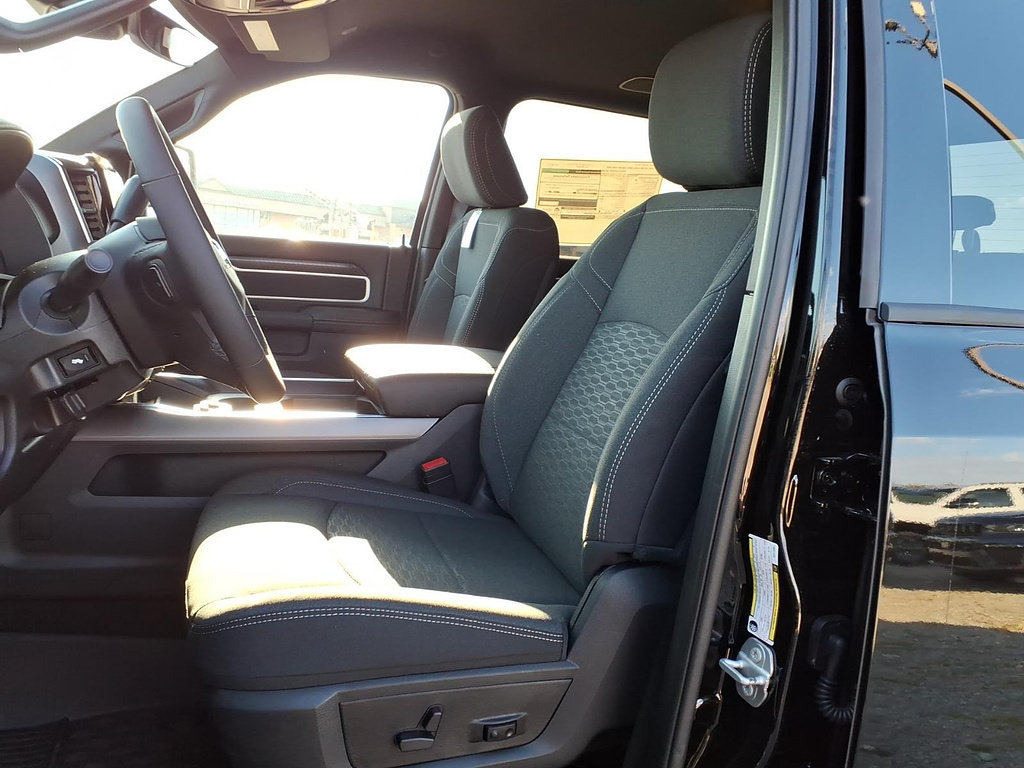 New 2027 RAM 3500 Big Horn AWD/4WD image 12