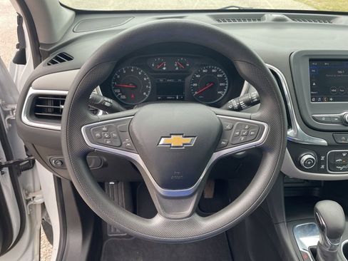 Used 2022 Chevrolet Equinox LS image 12