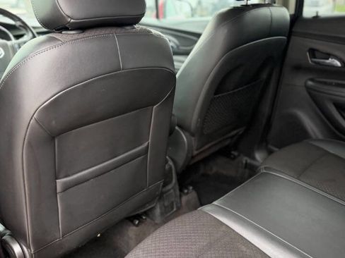 Used 2019 Buick Encore Preferred AWD/4WD image 17