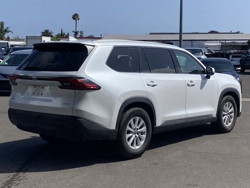 Used 2025 Toyota Grand Highlander AWD image 3