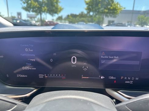 Used 2025 Buick Envision Avenir AWD/4WD image 19