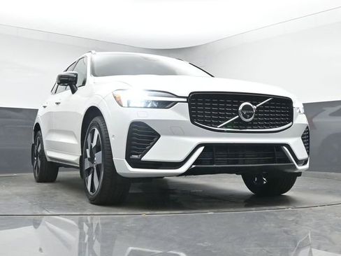 Used 2024 Volvo XC60 T8 Ultimate w/ Protection Package Premier AWD/4WD image 39