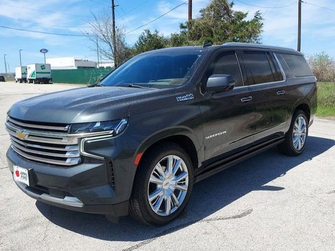 Used 2022 Chevrolet Suburban High Country image 7