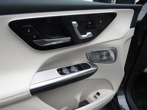 Used 2026 Mercedes-Benz GLC 300 4MATIC image 9