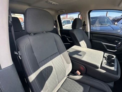 Used 2017 Nissan Titan SV image 22