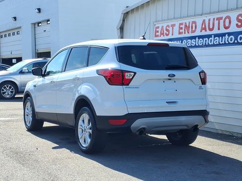 Used 2019 Ford Escape SE FWD image 3