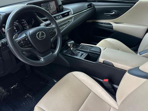 Used 2021 Lexus ES 300h w/ Accessory Package FWD image 4