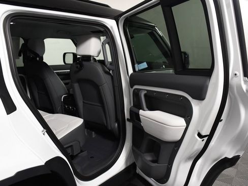 Used 2025 Land Rover Defender 110 S image 12