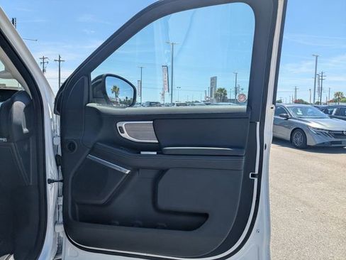Used 2025 Ford Expedition Platinum AWD/4WD image 32