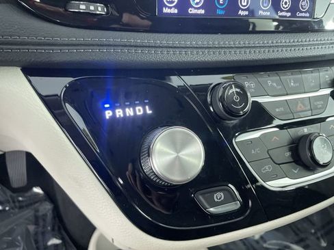 Used 2020 Chrysler Pacifica Limited w/ Advanced Safetytec Group image 33