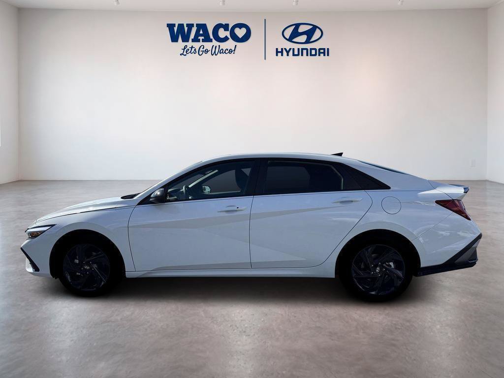 New 2026 Hyundai Elantra SEL FWD image 3