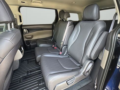 New 2026 Kia Carnival FWD image 11