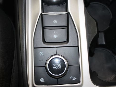 Used 2023 Ford Explorer XLT AWD/4WD image 43
