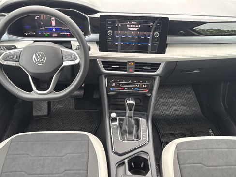 New 2026 Volkswagen Taos SE FWD image 17