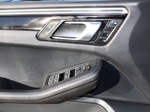 Used 2023 Porsche Macan Turbo image 18