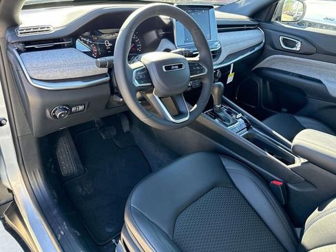 New 2026 Jeep Compass Latitude image 13
