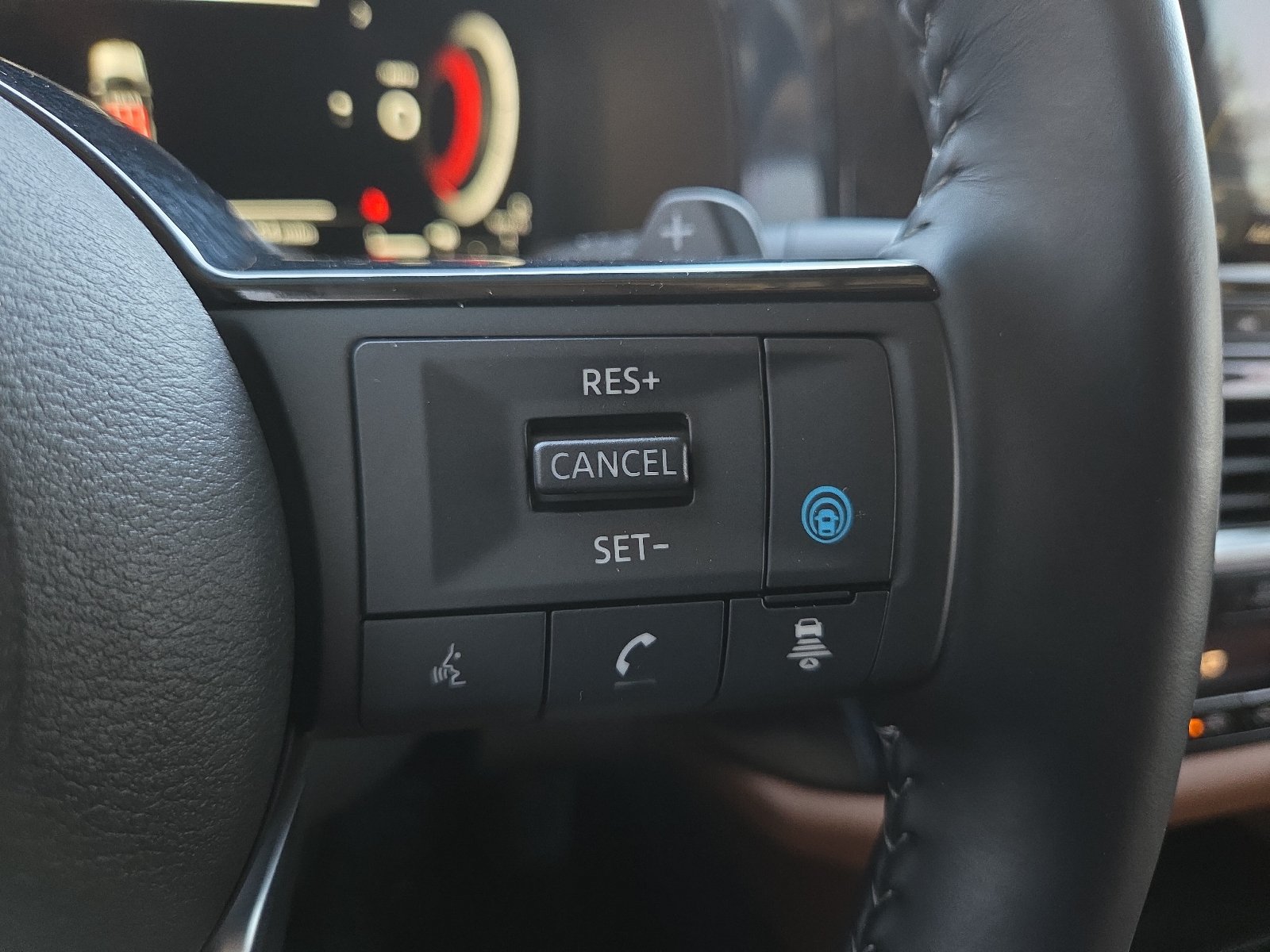 Used 2025 Nissan Pathfinder Platinum w/ Cargo Package AWD/4WD image 18