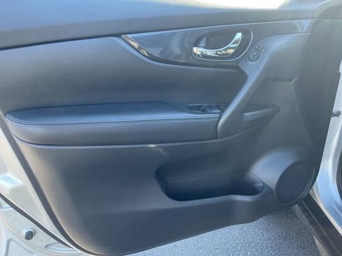 Used 2019 Nissan Rogue SV image 9