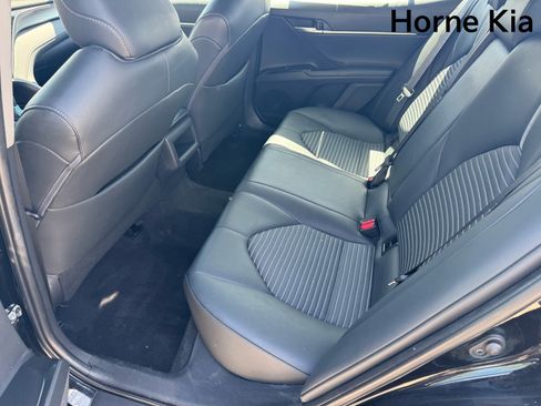 Used 2019 Toyota Camry SE FWD image 12