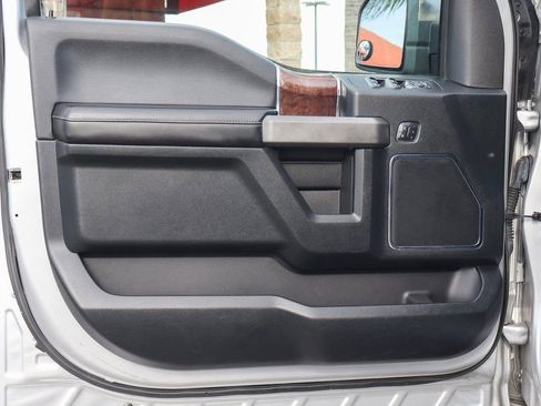 Used 2016 Ford F150 Platinum w/ Equipment Group 701A Luxury AWD/4WD image 15