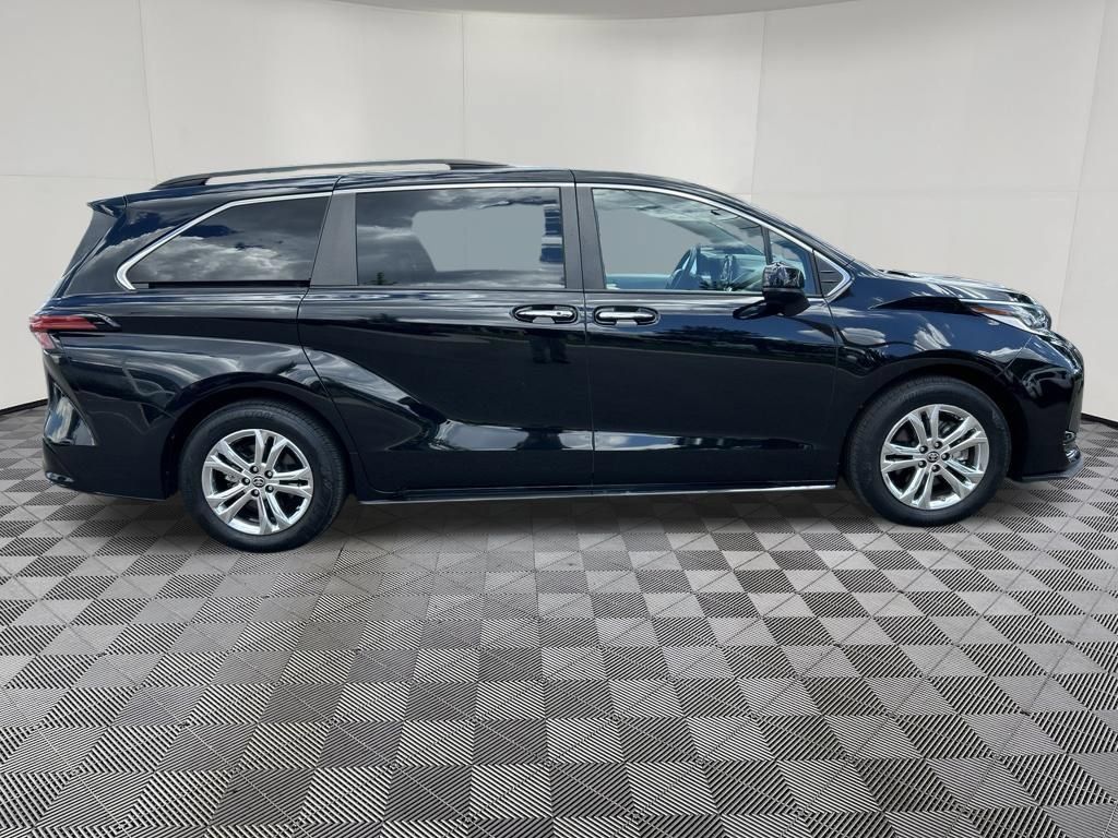 Used 2023 Toyota Sienna XSE w/ XSE Plus Package AWD/4WD image 9