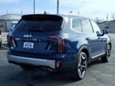 Used 2023 Kia Telluride EX w/ EX Captain's Chair Package image 8