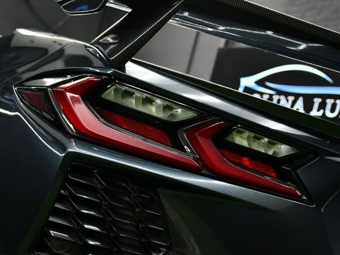 Used 2021 Chevrolet Corvette Stingray Coupe w/ Z51 Performance Package RWD image 12