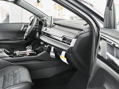New 2026 Mitsubishi Outlander LE FWD image 10