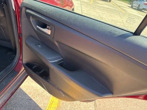 Used 2017 Toyota Camry SE image 18