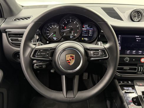 Certified 2025 Porsche Macan image 42
