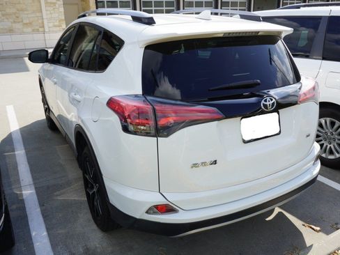 Used 2018 Toyota RAV4 SE w/ Power Extra Value Package FWD image 7