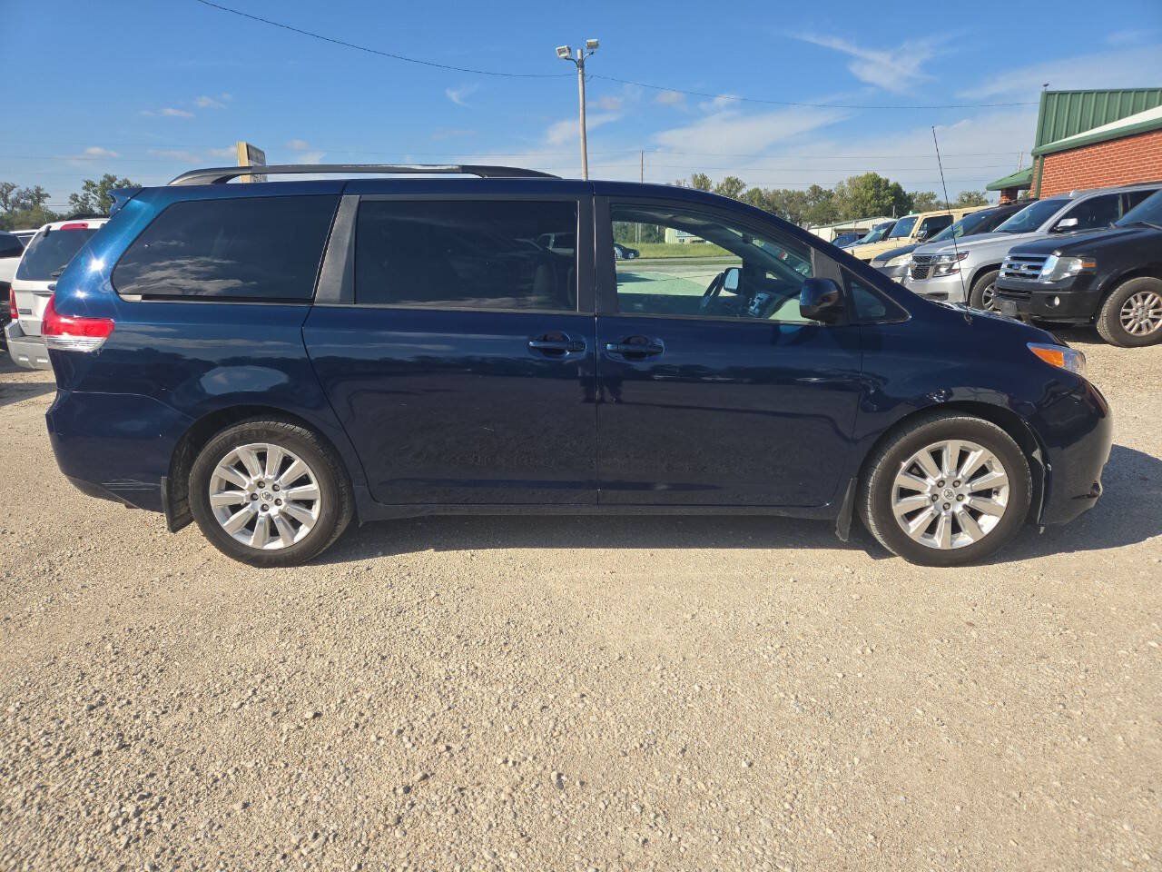 Used 2011 Toyota Sienna XLE AWD/4WD image 2