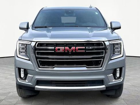 Used 2024 GMC Yukon SLT w/ SLT Luxury Package image 2