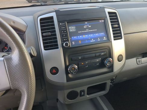 Used 2019 Nissan Frontier SV image 11