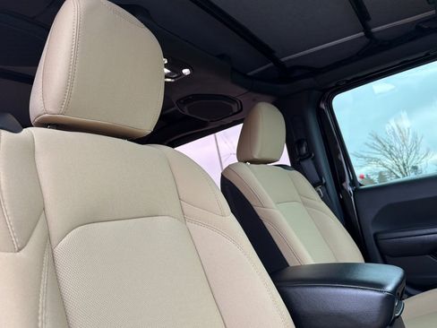 Used 2023 Jeep Wrangler Willys image 17