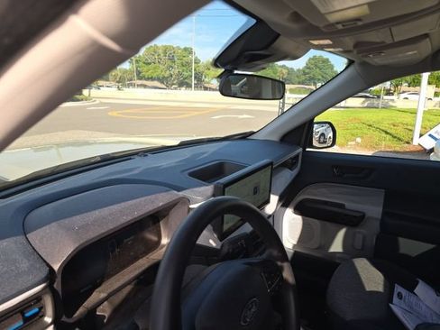 Used 2025 Ford Maverick XLT FWD image 8