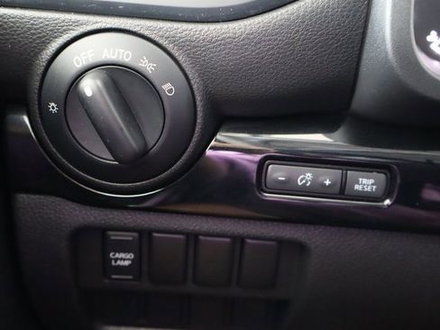 Used 2023 Nissan Titan SV image 22