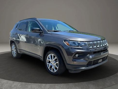 Used 2022 Jeep Compass Latitude image 4
