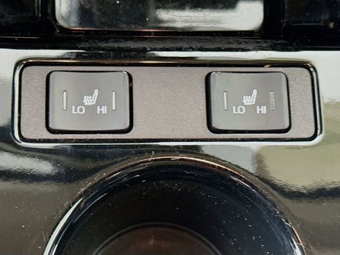 Used 2022 Toyota Prius XLE FWD image 20