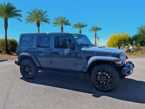 Used 2025 Jeep Wrangler Sahara 4xe image 7