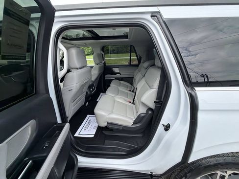 Used 2025 Ford Expedition Max Active AWD/4WD image 23