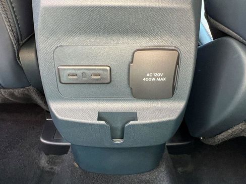 Used 2025 Ford Maverick Lariat image 11