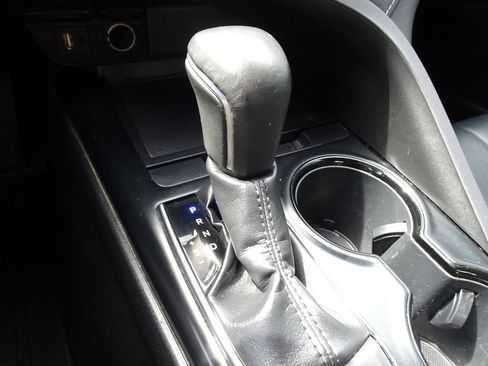Used 2019 Toyota Camry SE FWD image 15