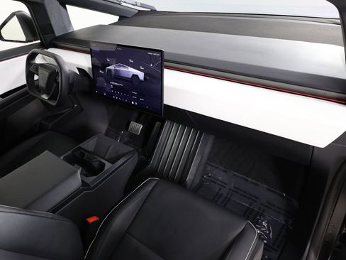 Used 2024 Tesla Cybertruck AWD Crew Cab image 26