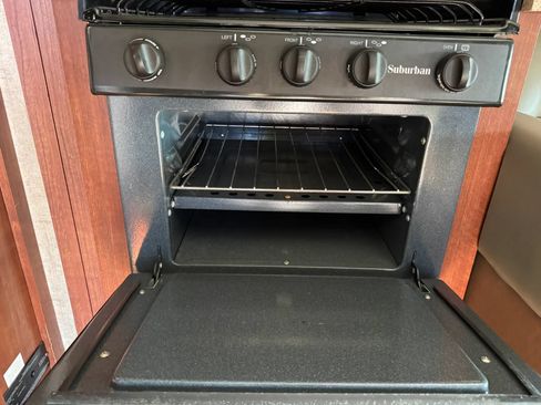 Used 2015 Ford E-450 and Econoline 450 Super Duty w/ Motorhome Prep Package RWD image 43