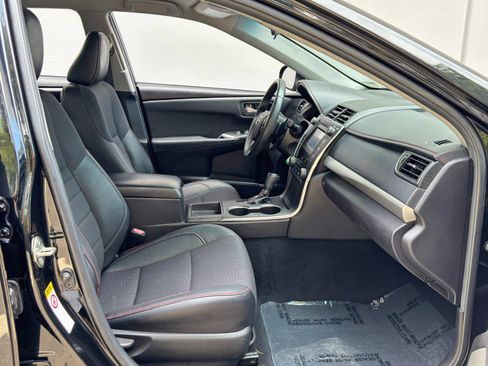 Used 2017 Toyota Camry SE FWD image 14