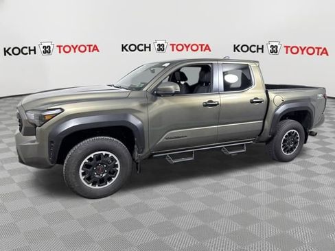 Used 2024 Toyota Tacoma TRD Off-Road w/ TRD Off Road Premium Package image 4